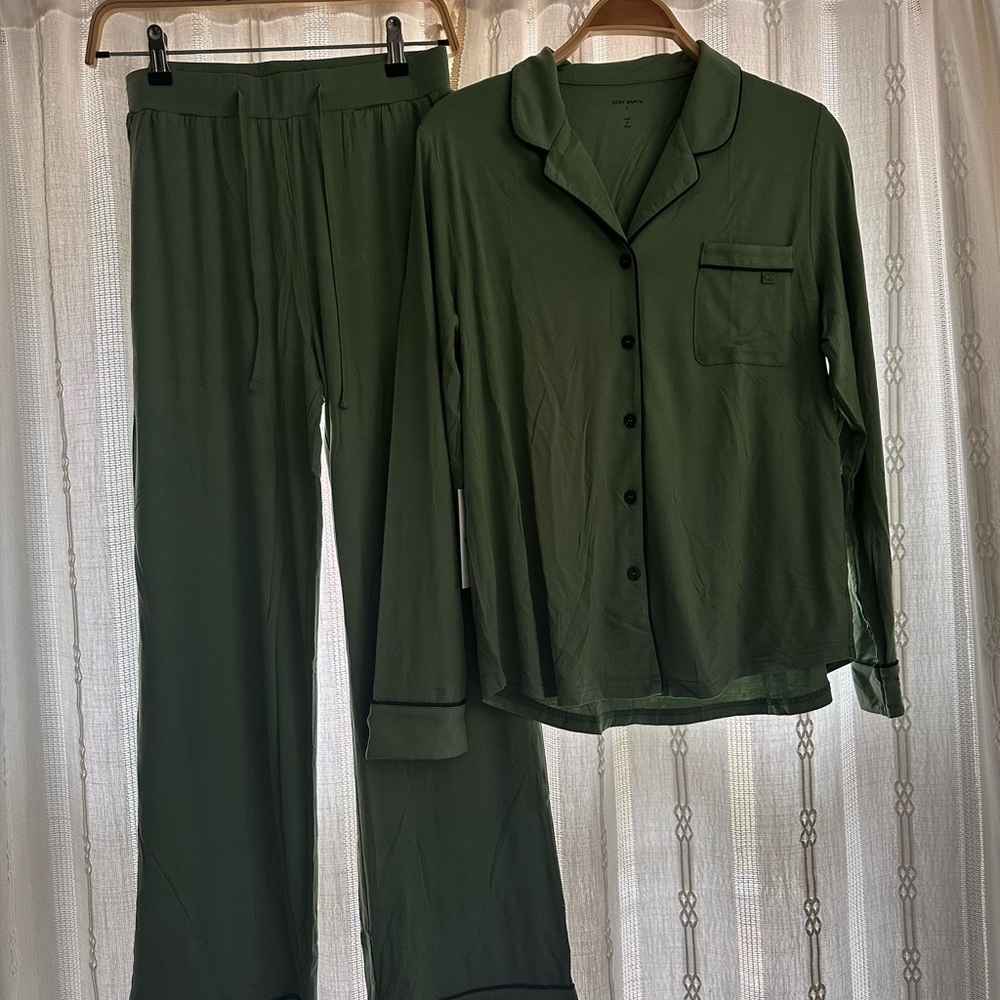 Cozy Earth Women’s Bamboo Stretch Knit Classic Long Pajama Set, Color Fern